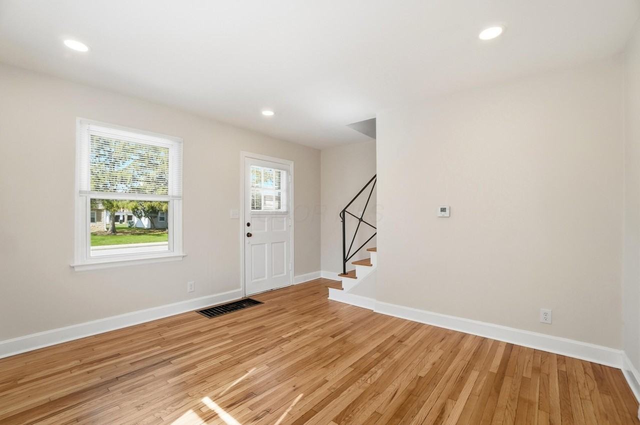 1654 Ashland Ave - Photo 6 of 35