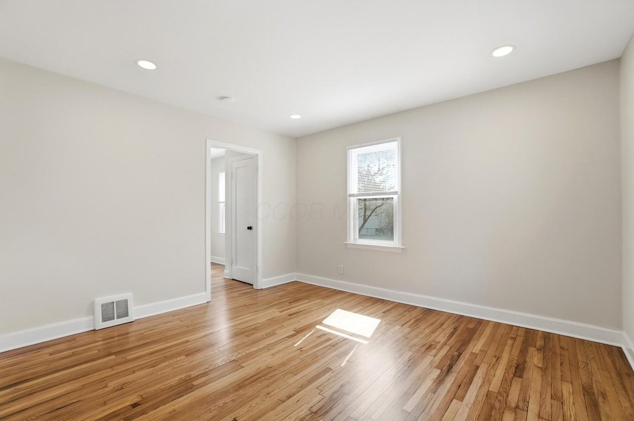 1654 Ashland Ave - Photo 7 of 33