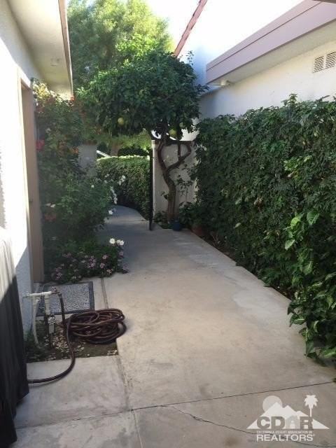 63 Torremolinos Dr - Photo 4 of 32