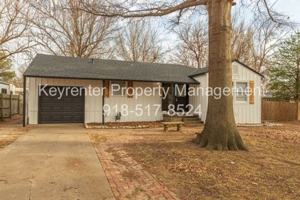 featured image of 2527 S Oswego Ave