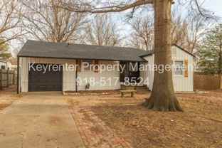 2527 S Oswego Ave - Photo 1 of 1