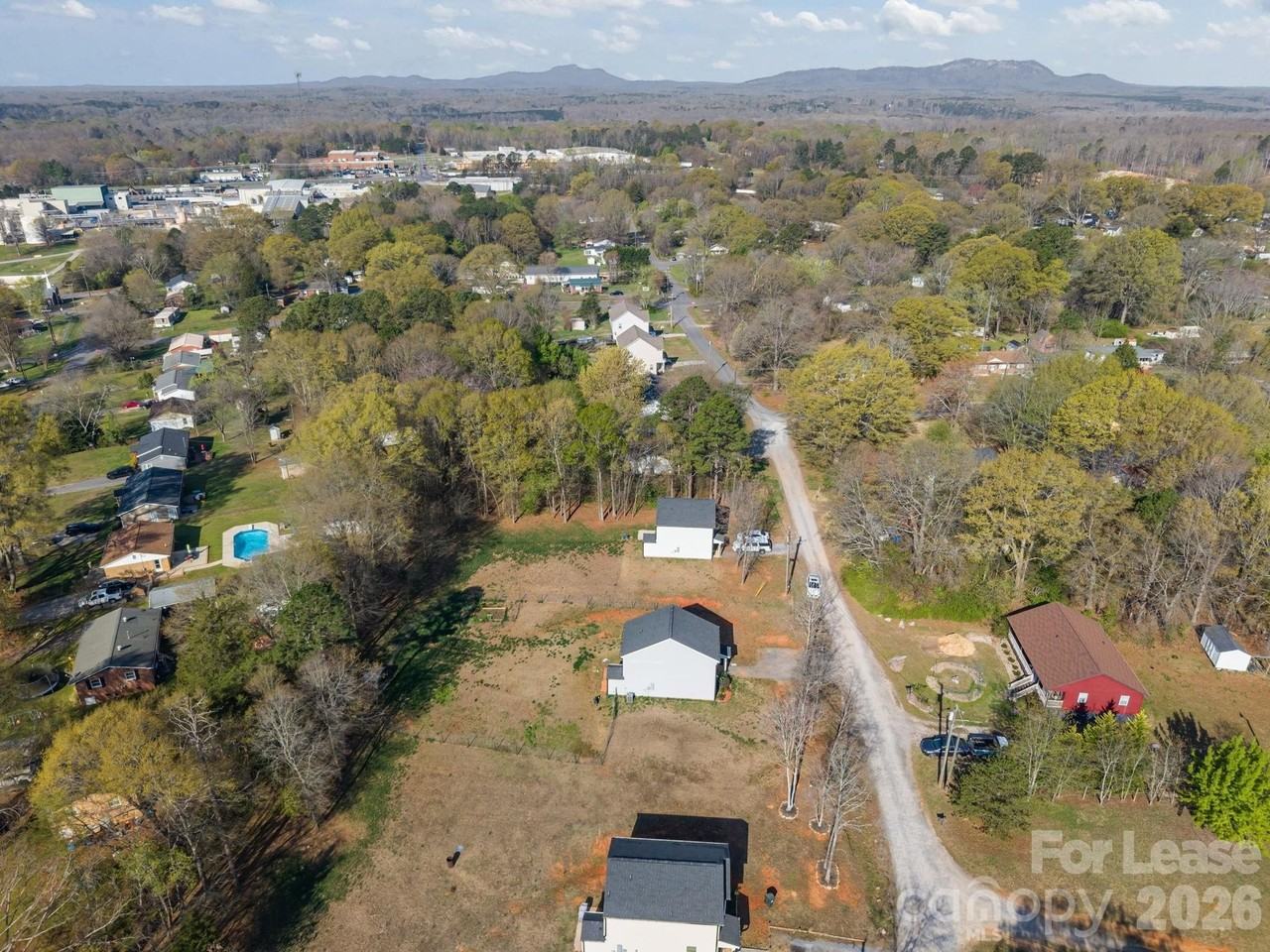 409 Kickapoo Ave - Photo 4 of 32