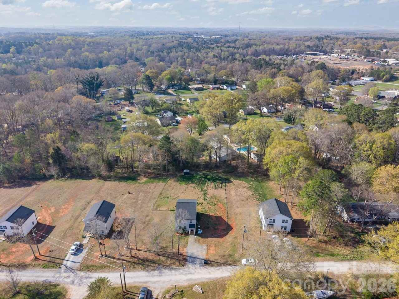 409 Kickapoo Ave - Photo 5 of 32