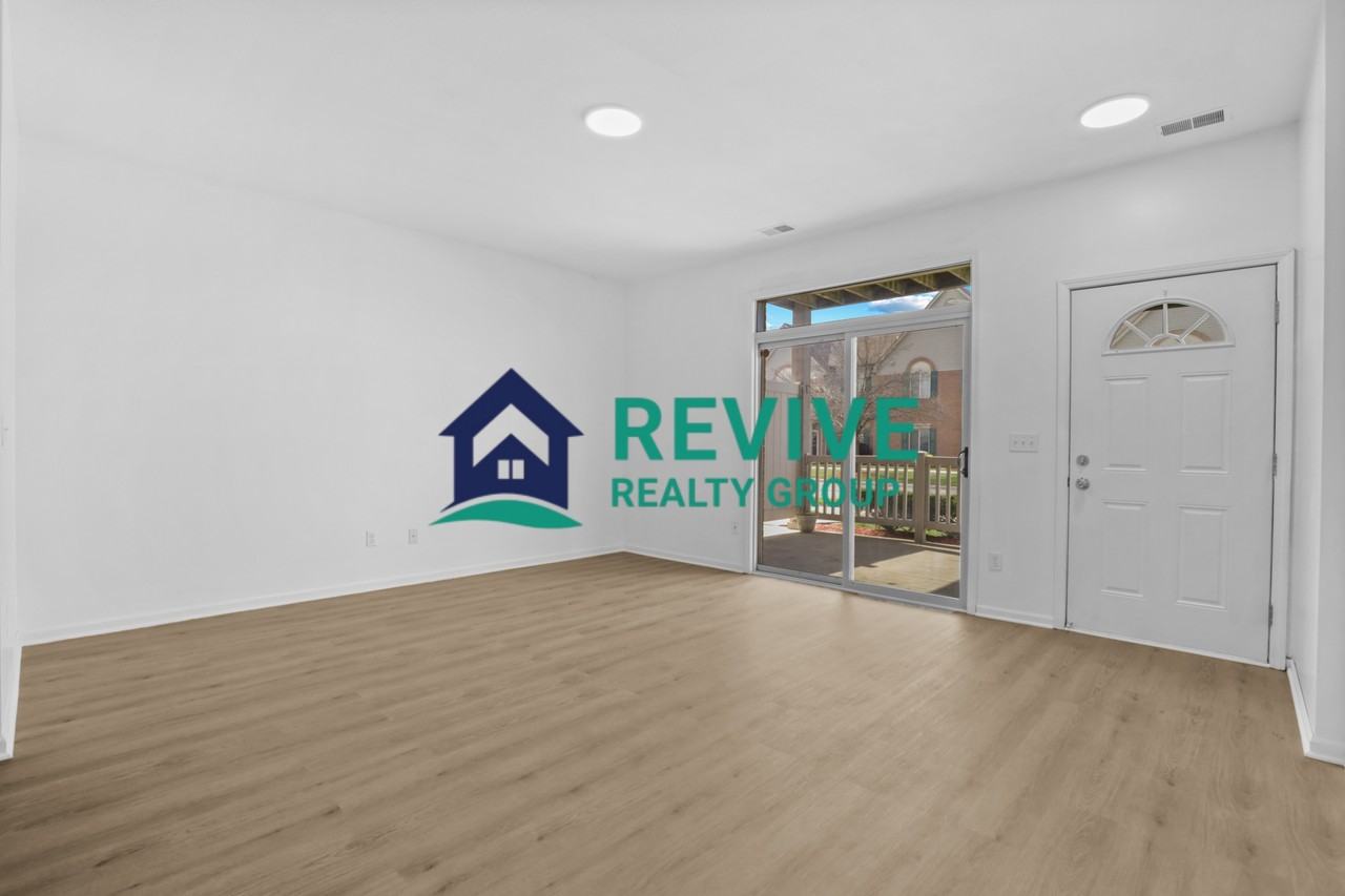 15715 Parkway Ln #4 - Photo 3 of 19