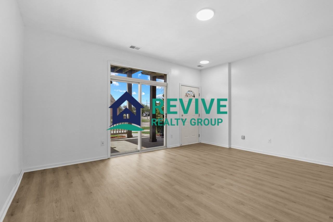 15715 Parkway Ln #4 - Photo 5 of 19