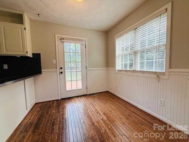 23 44th Avenue Pl Ne - Photo 4 of 16