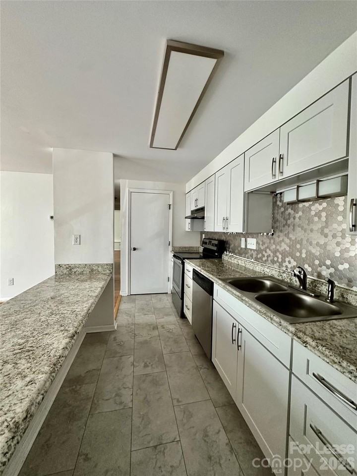 1645 Arlyn Cir - Photo 4 of 22