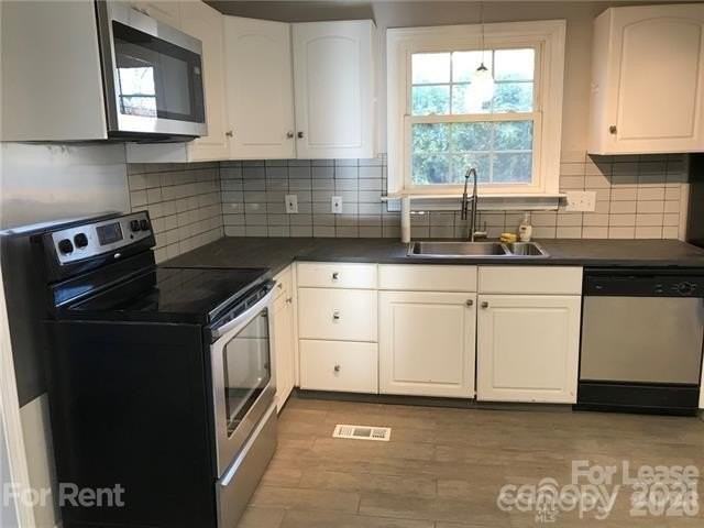 5027 Baylor Dr - Photo 6 of 10