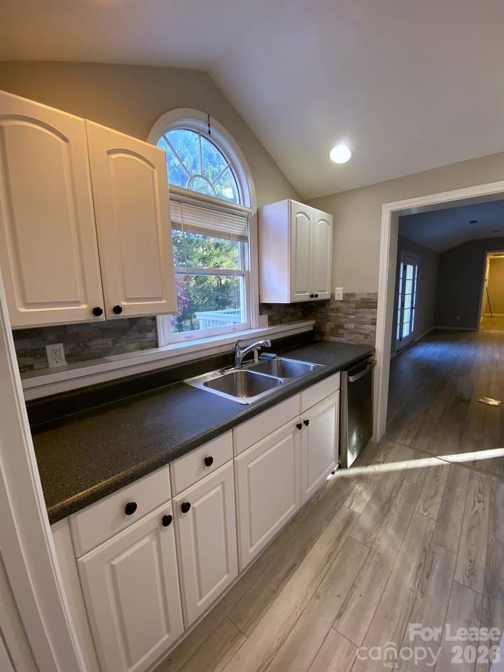 4415 Garris Rd - Photo 5 of 16