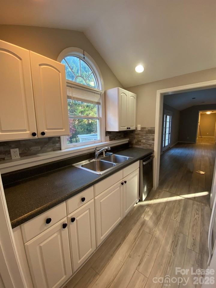 4415 Garris Rd - Photo 7 of 16