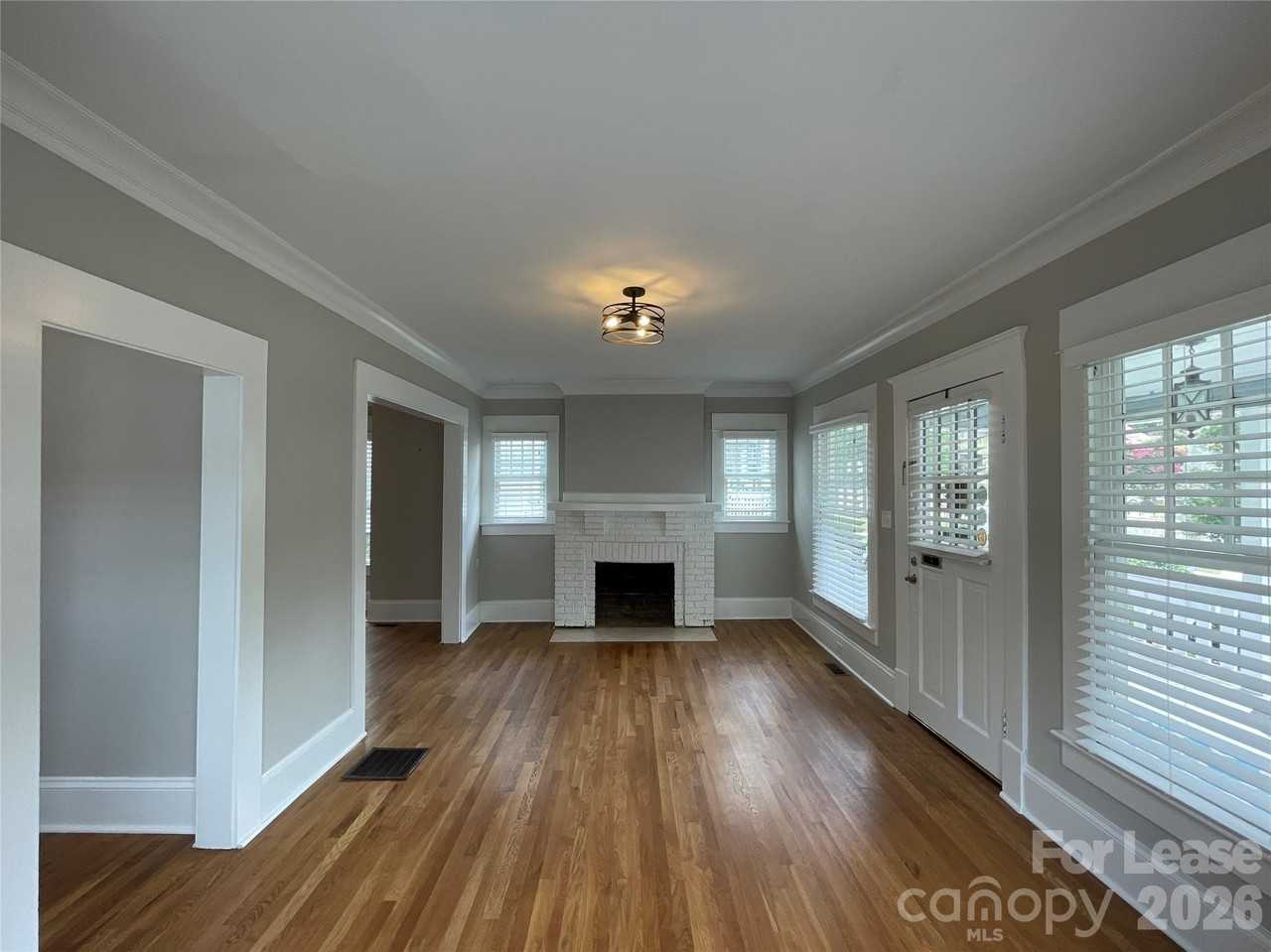 421 Hawthorne Ln - Photo 2 of 17