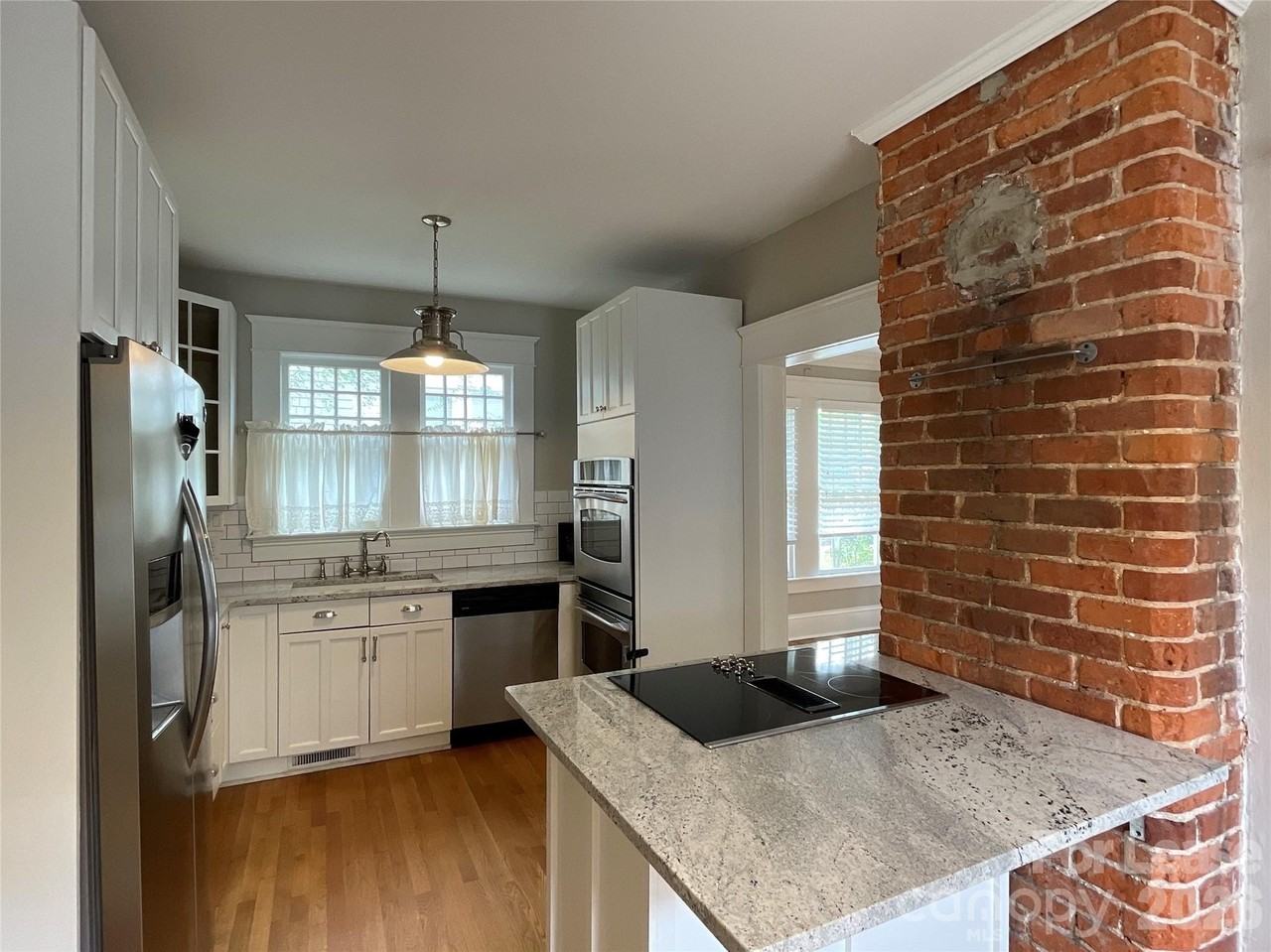 421 Hawthorne Ln - Photo 5 of 17