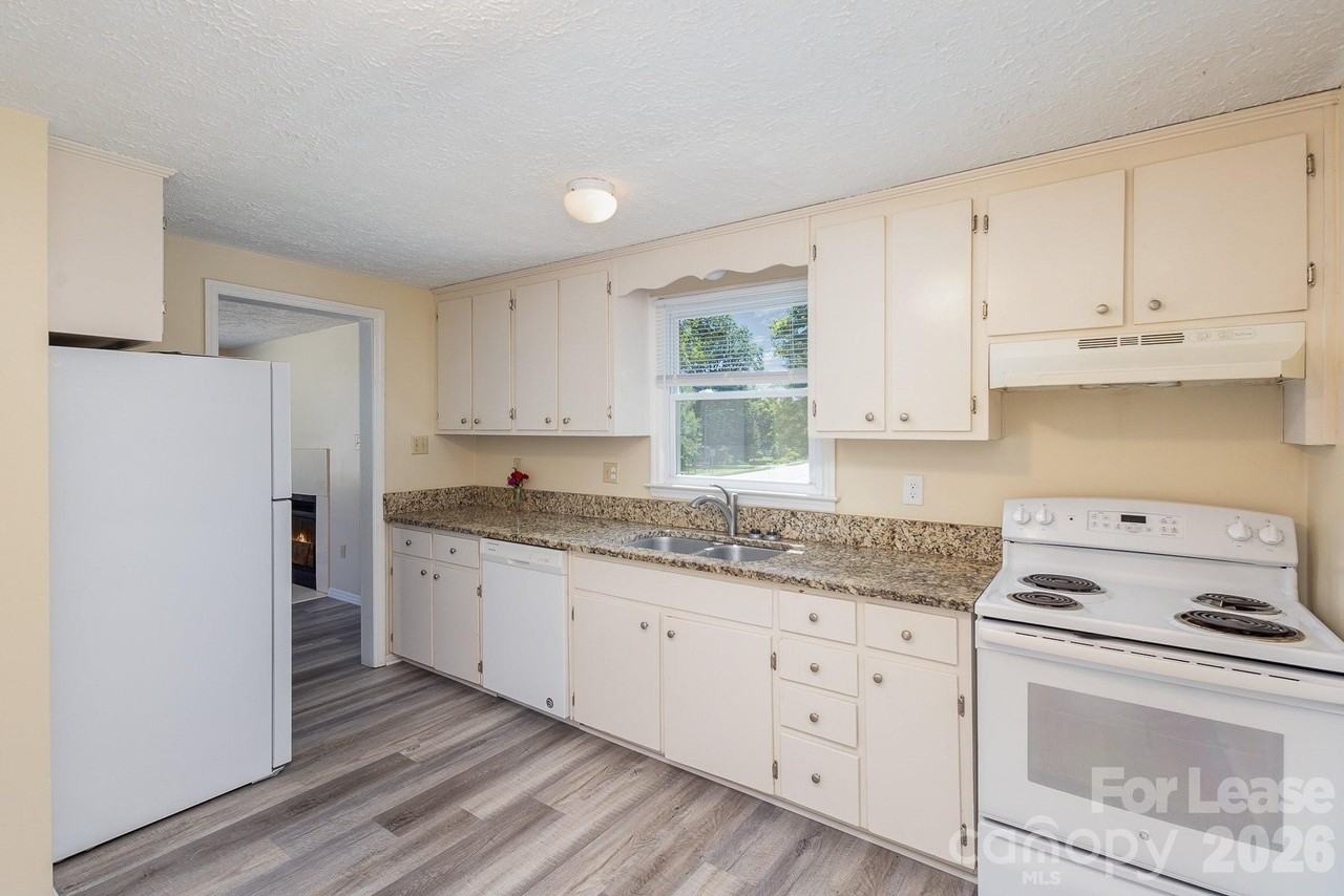 3131 Vestal Pl - Photo 2 of 17