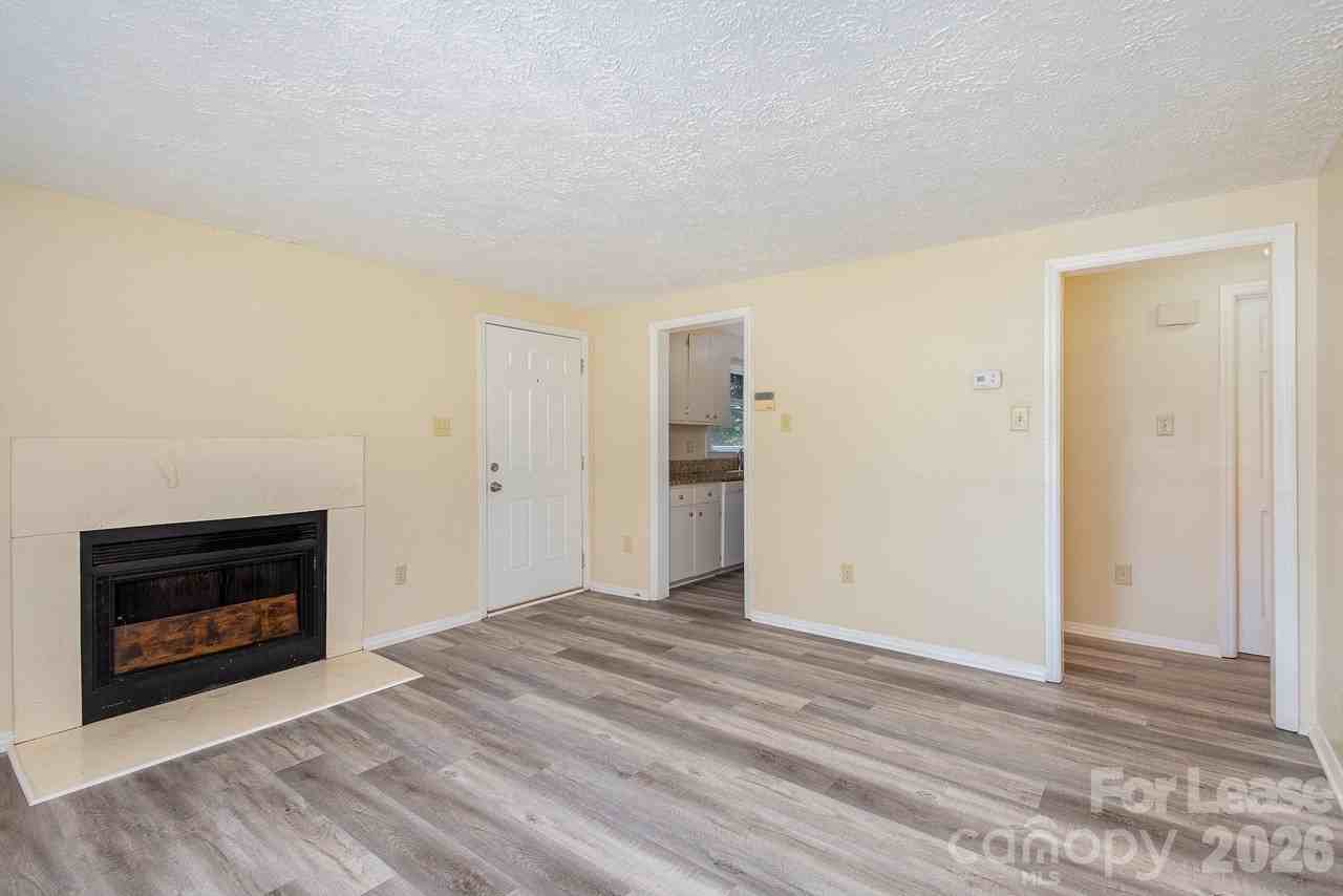 3131 Vestal Pl - Photo 4 of 17