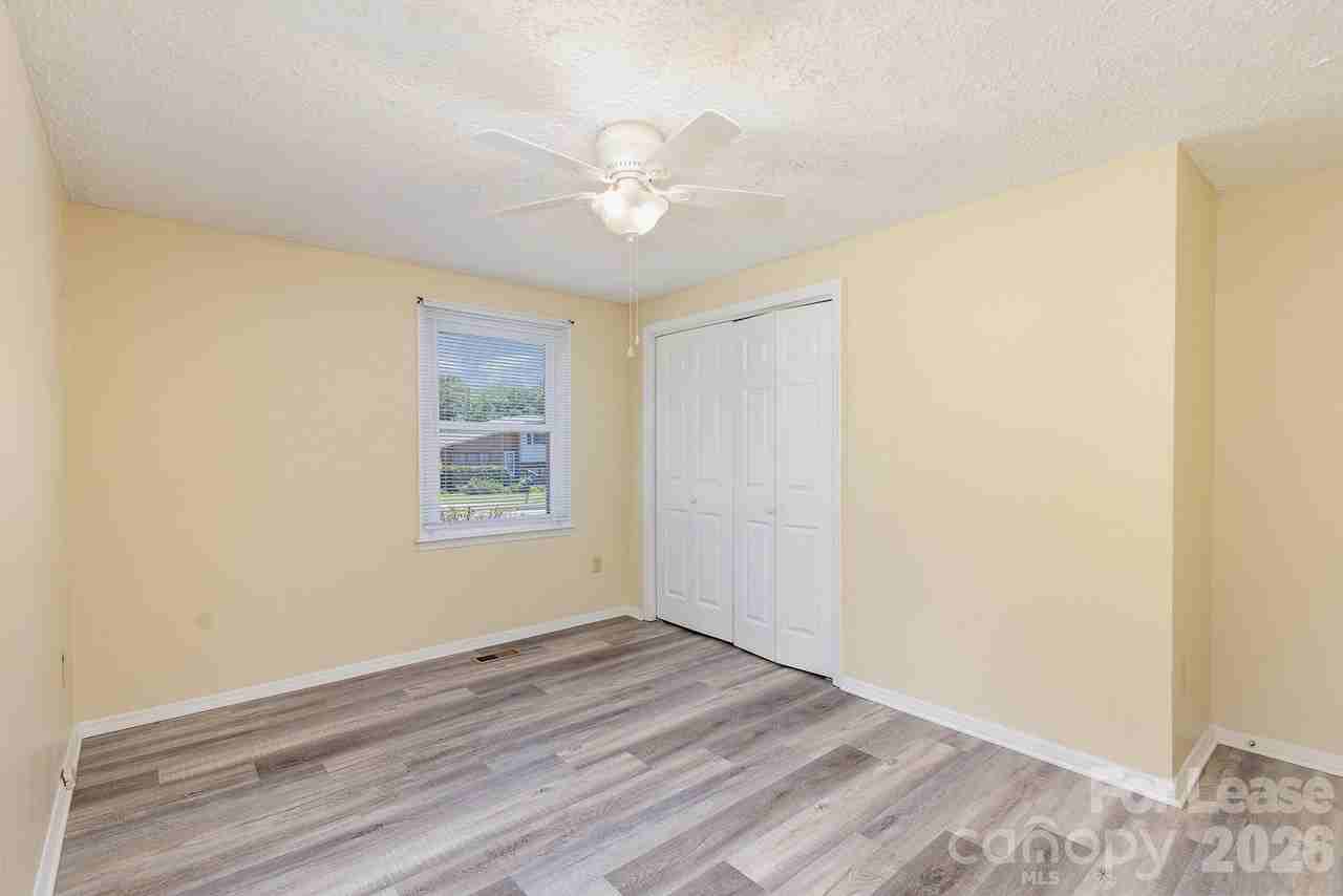 3131 Vestal Pl - Photo 6 of 17