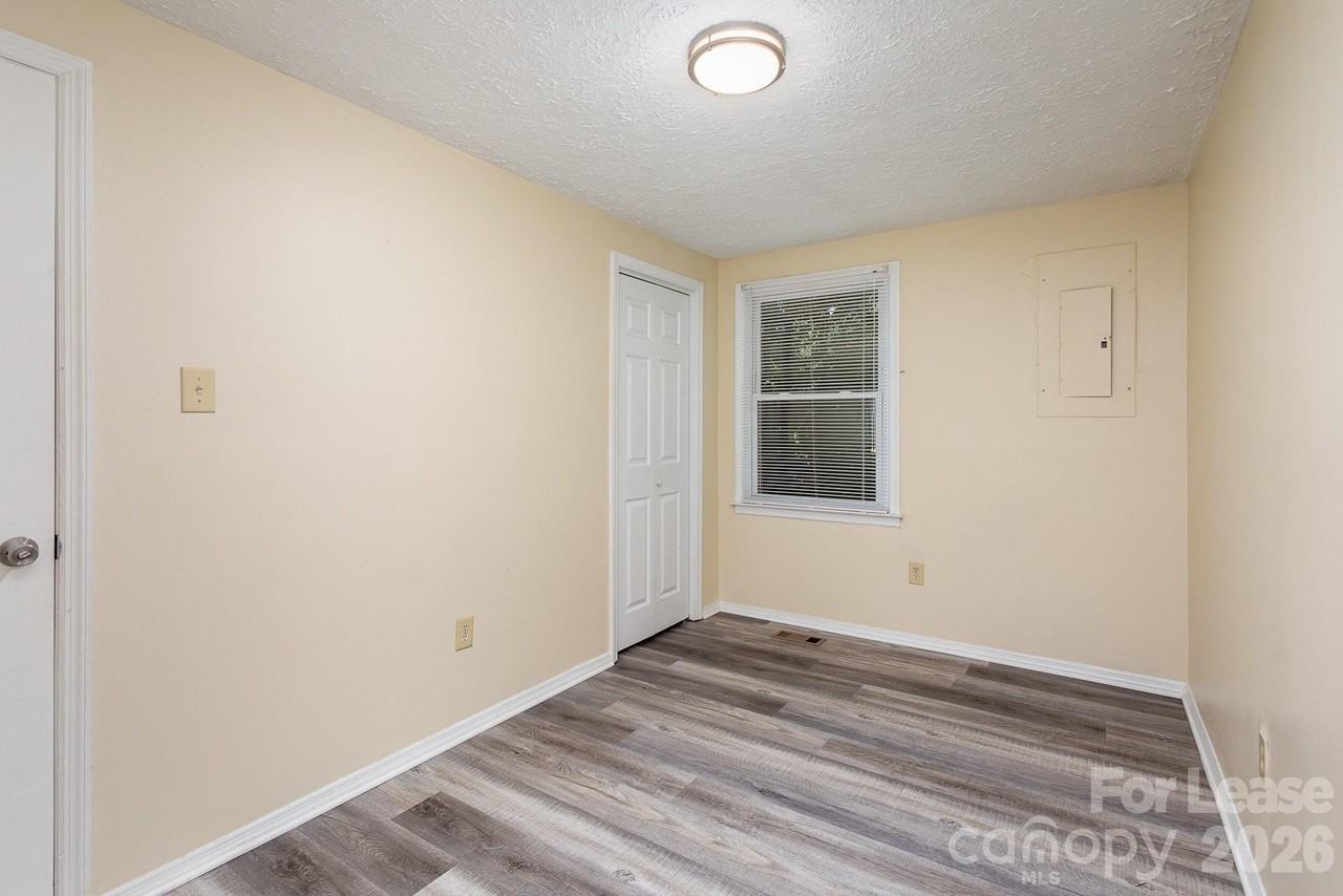 3131 Vestal Pl - Photo 7 of 17