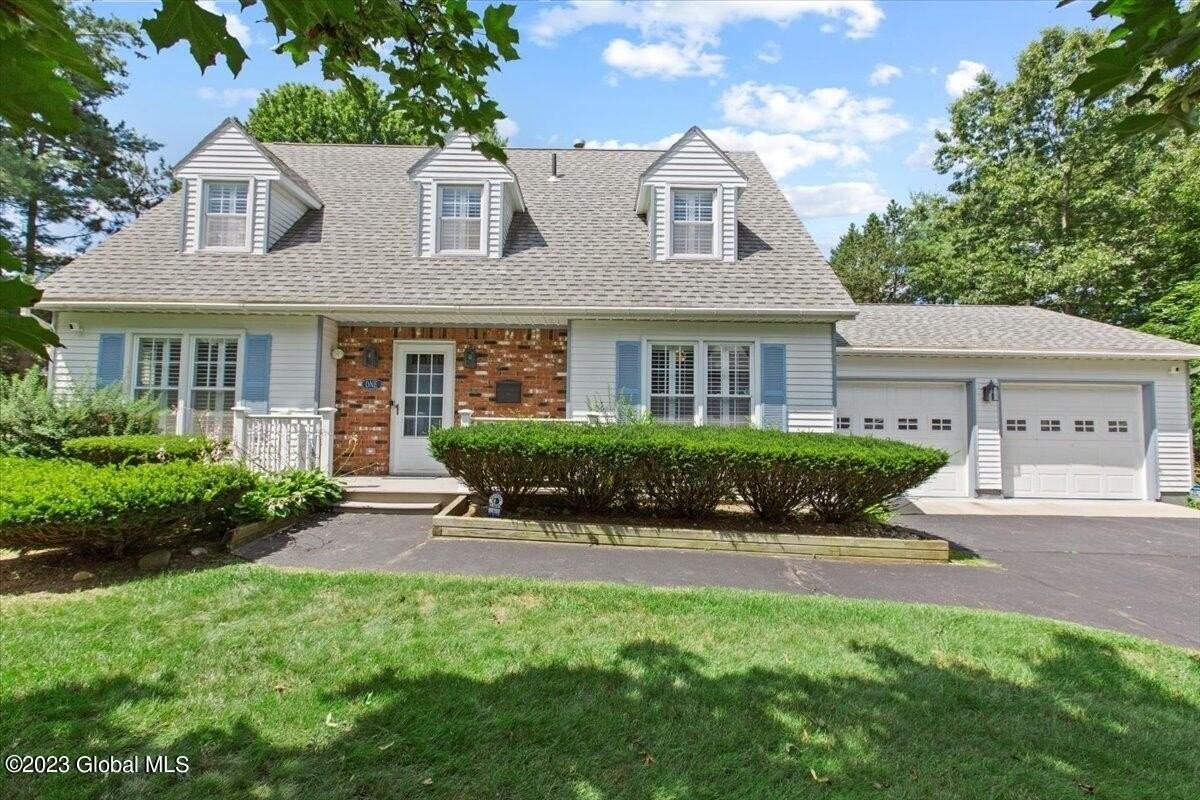 1 Patricia Ln - Photo 2 of 36