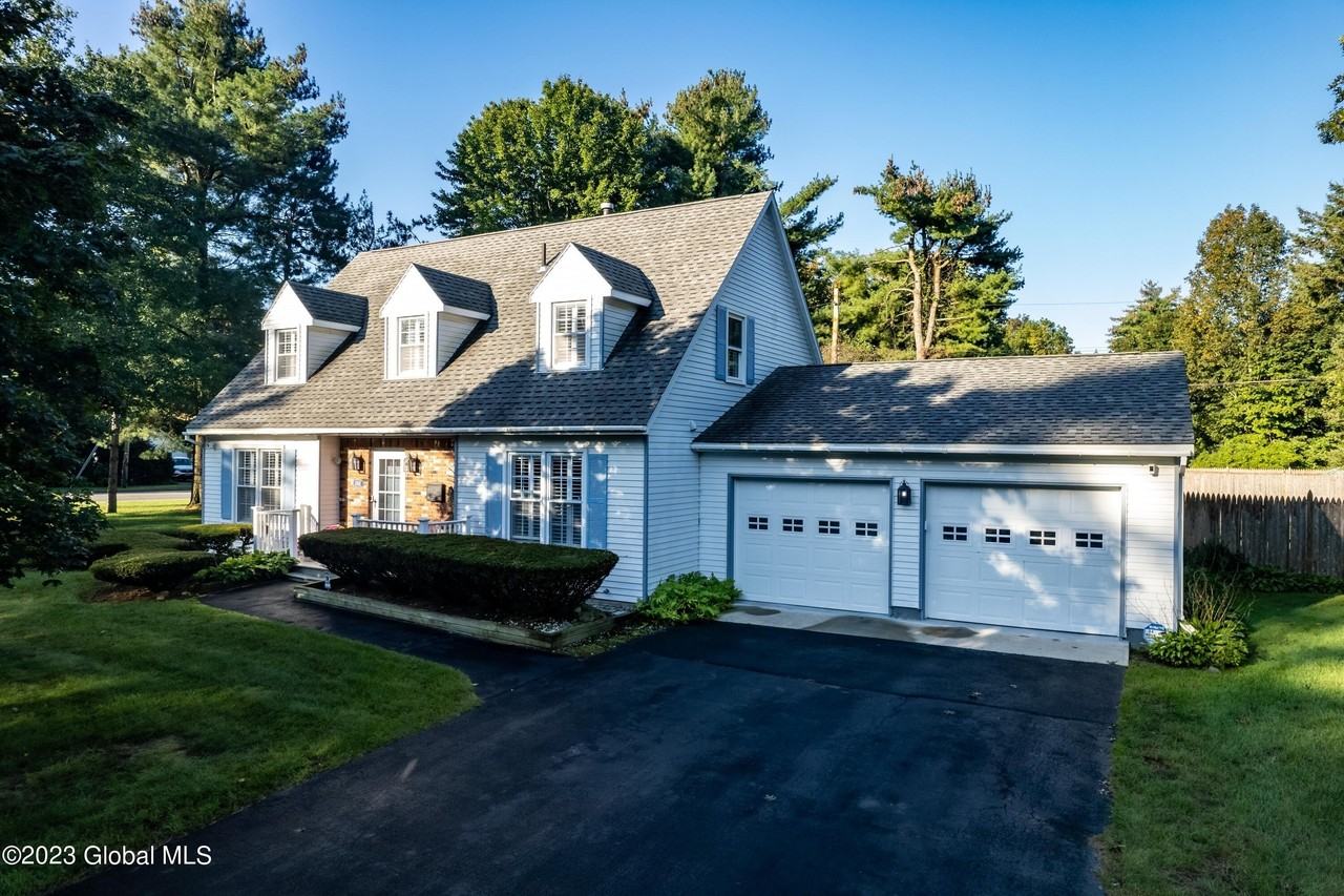 1 Patricia Ln - Photo 3 of 36