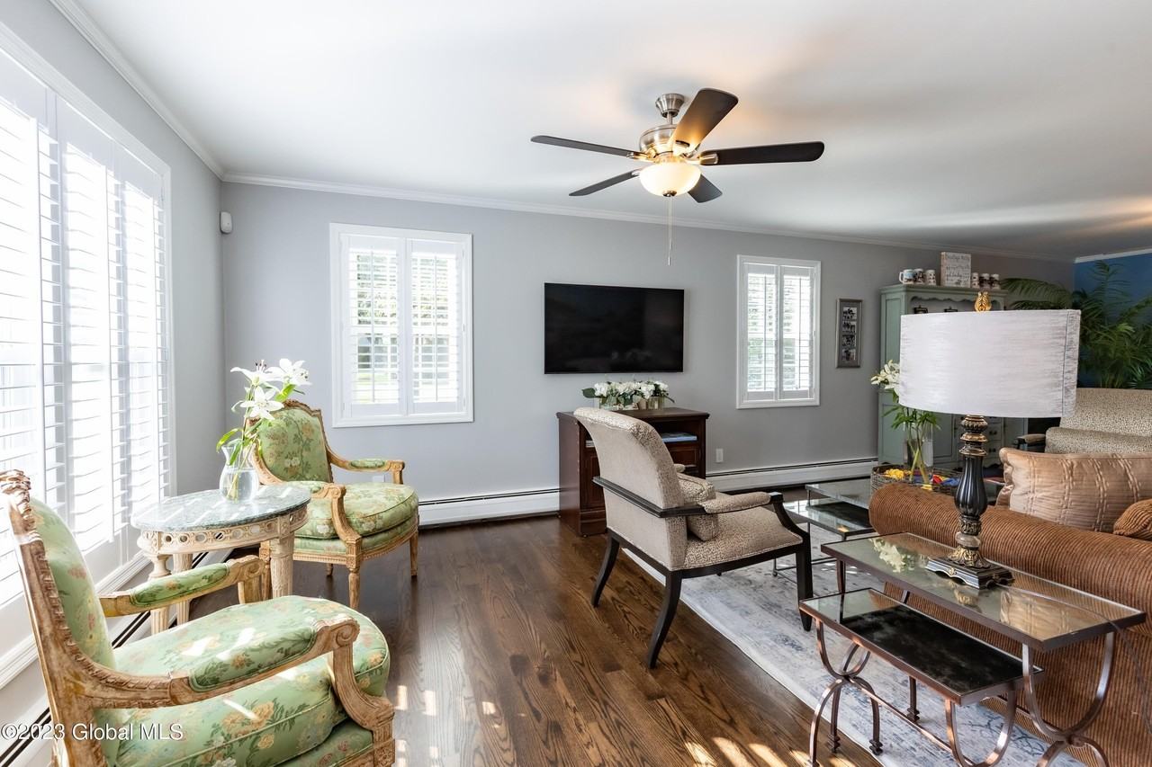 1 Patricia Ln - Photo 6 of 36