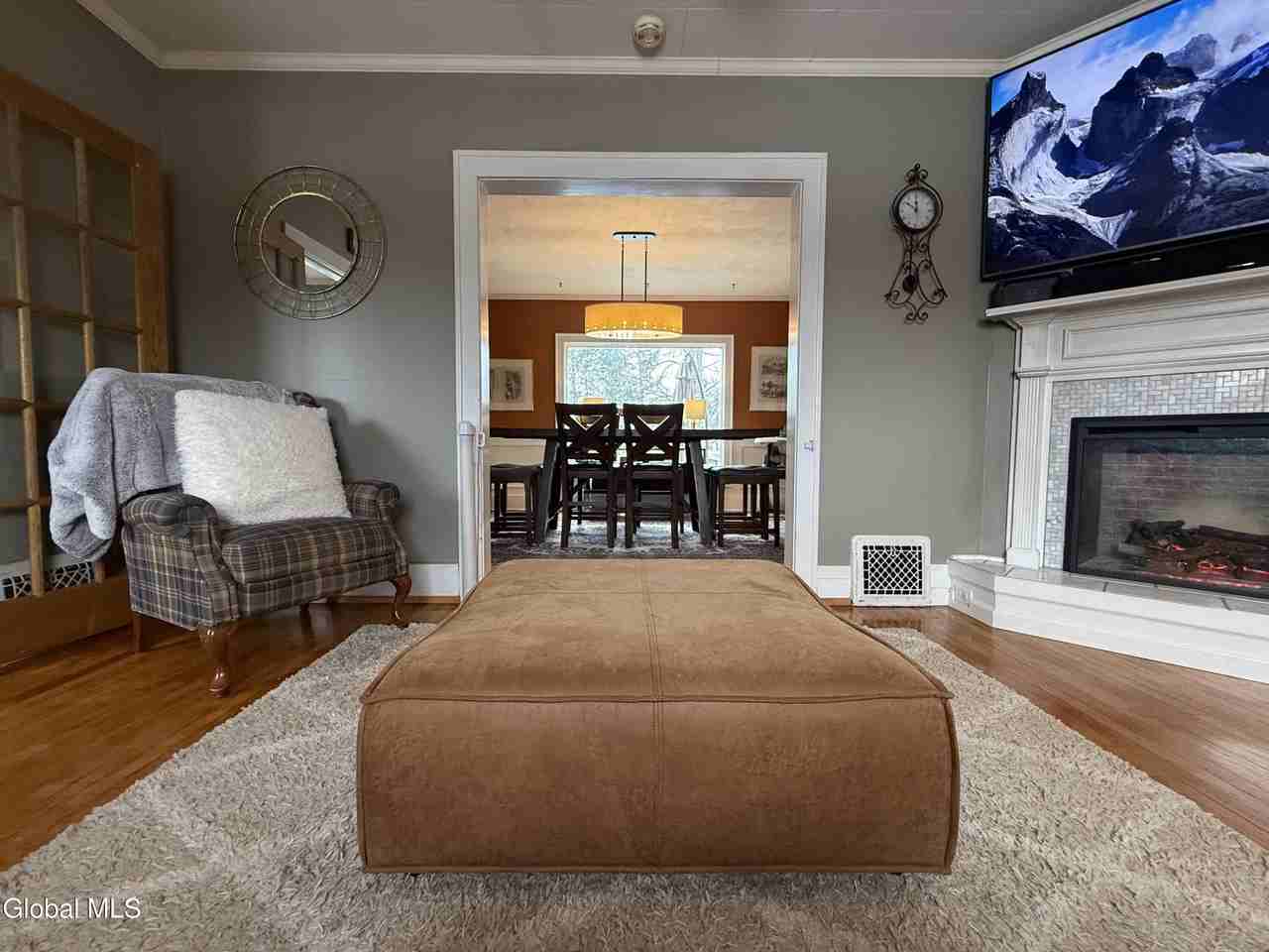 21 Baker St - Photo 4 of 22