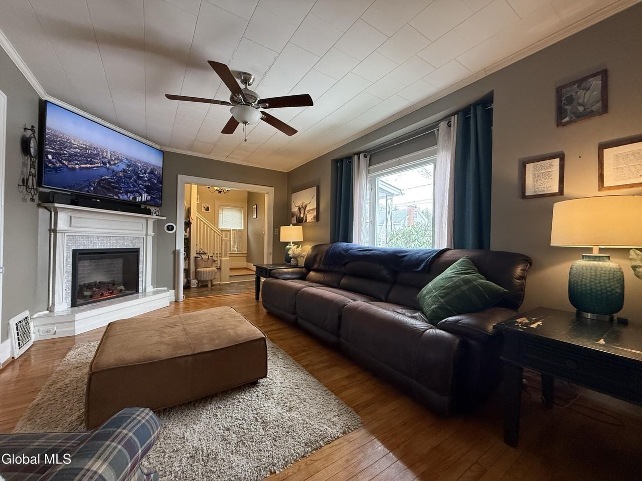 21 Baker St - Photo 5 of 22