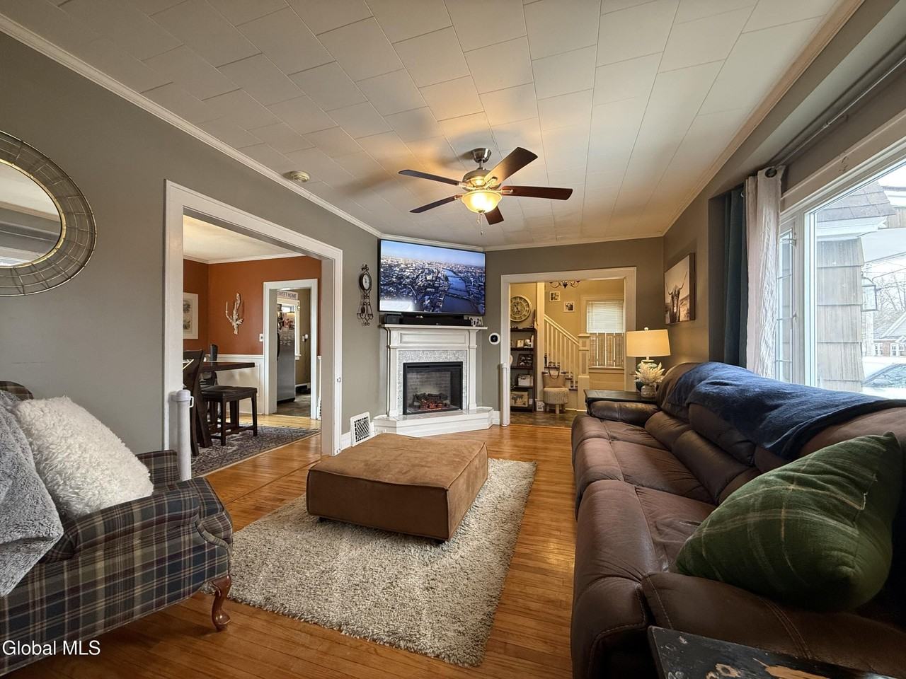 21 Baker St - Photo 6 of 22