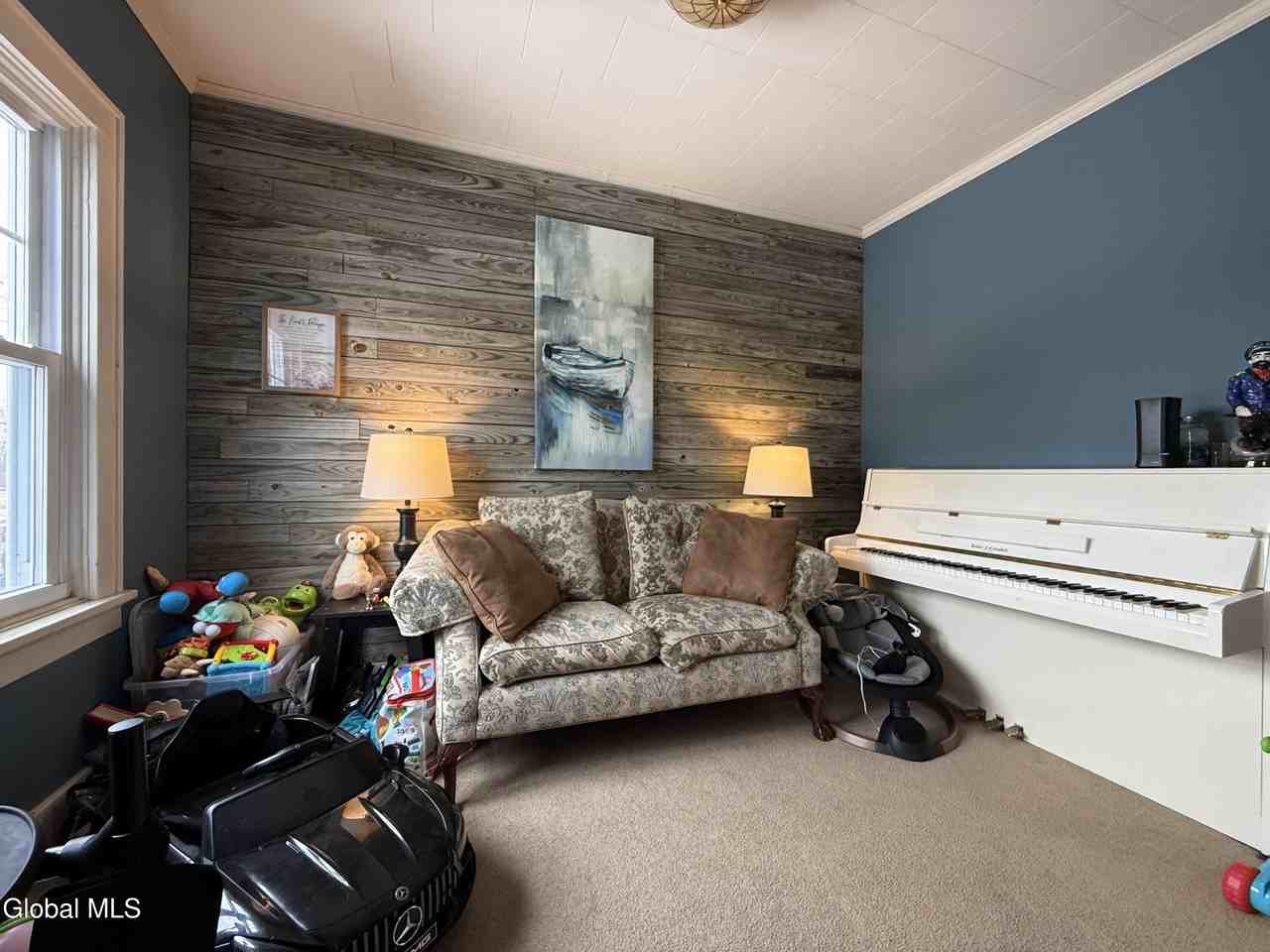 21 Baker St - Photo 7 of 22