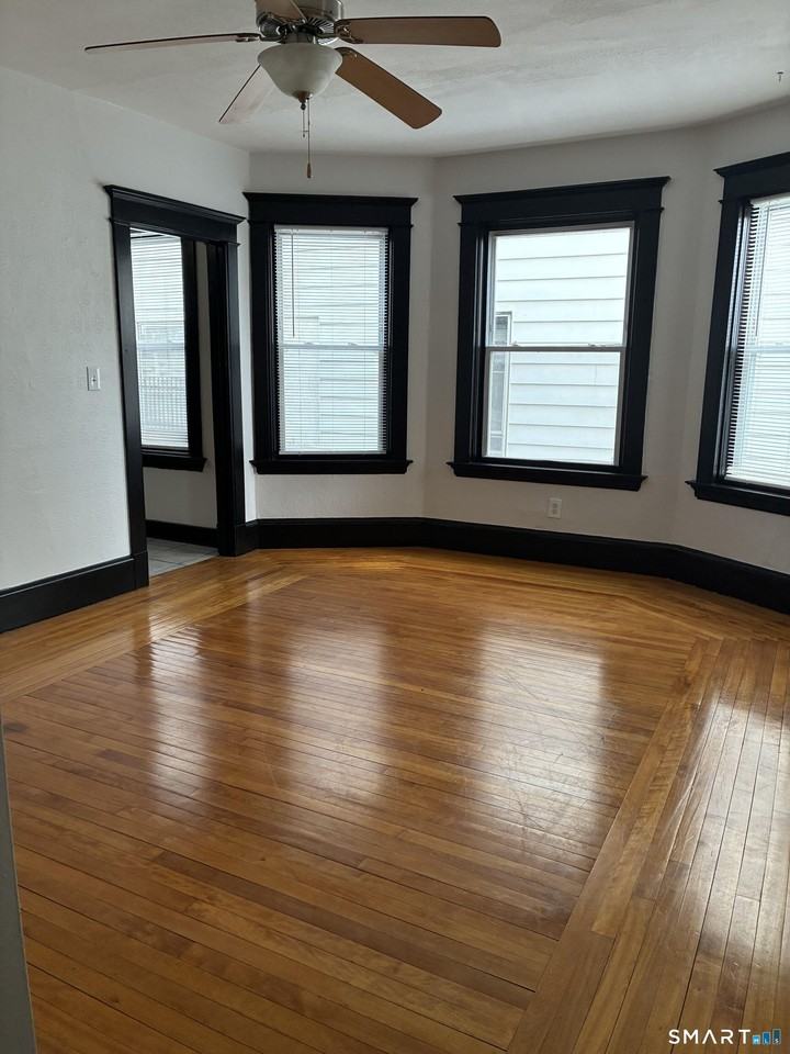 39 Houston St #2 - Photo 4 of 6