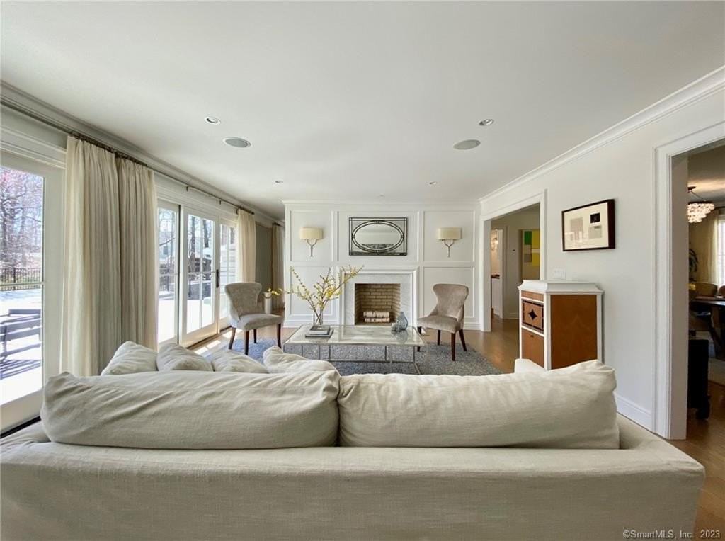 7 Whaling Rd - Photo 4 of 34