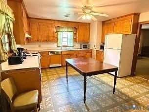 19410 Oakwood Ln - Photo 4 of 13