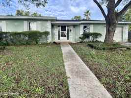 featured image of 1032 Frost Ln