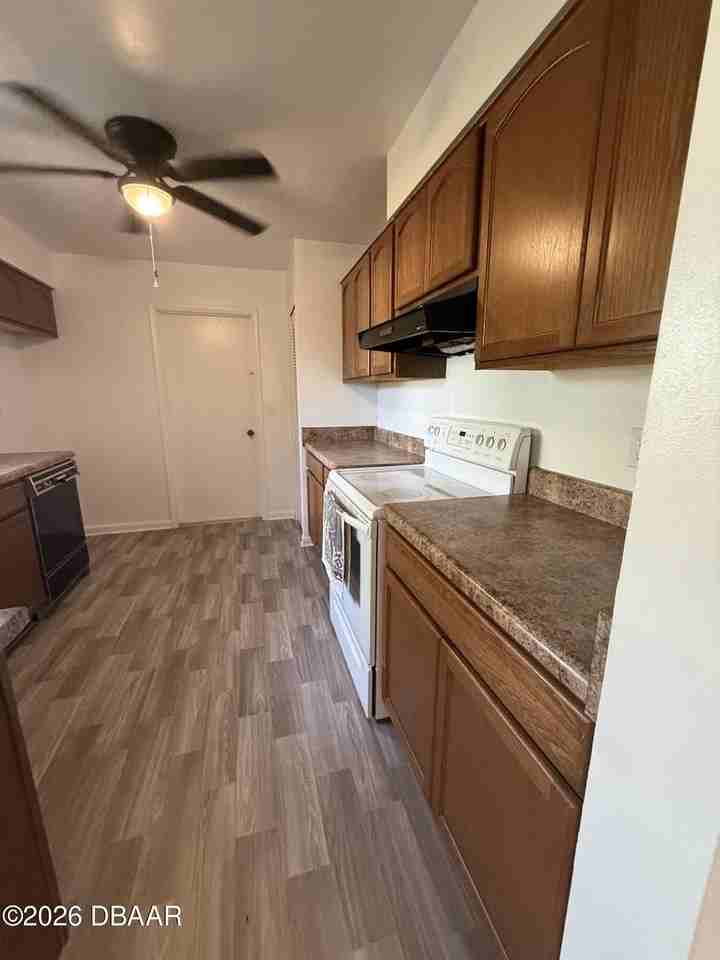 1032 Frost Ln - Photo 2 of 18