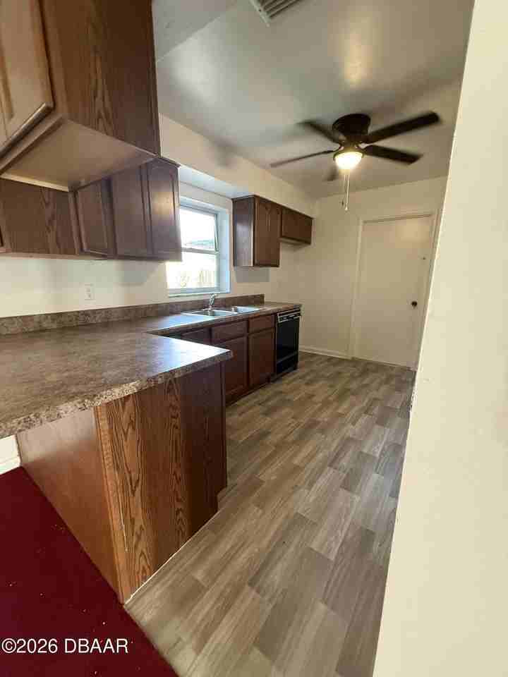 1032 Frost Ln - Photo 3 of 18