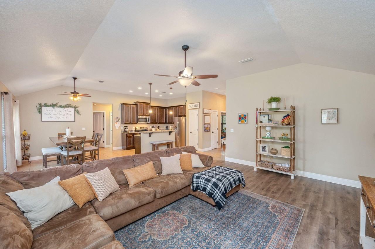 5811 Roberts Rd - Photo 3 of 18