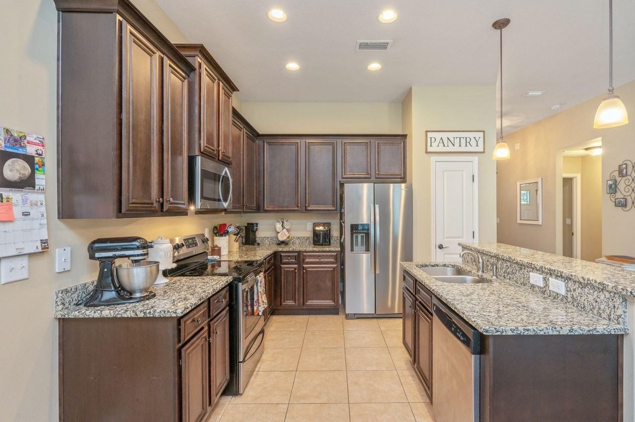 5811 Roberts Rd - Photo 4 of 18