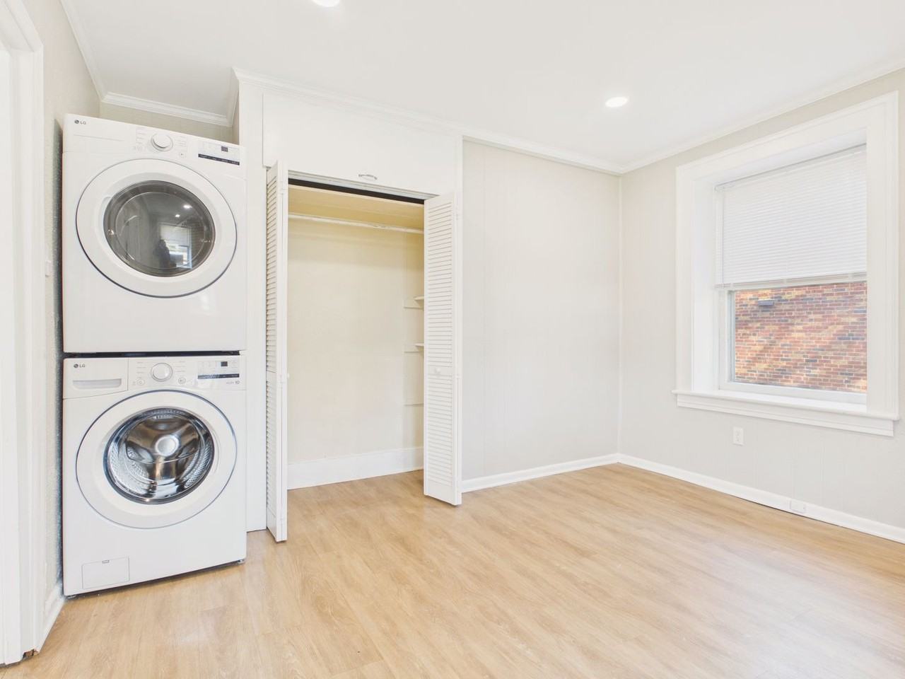 3200 Green Street - Photo 5 of 33