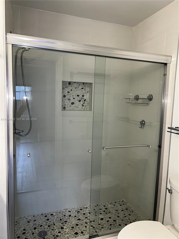 13492 Southwest 38th Lane - Photo 3 of 33