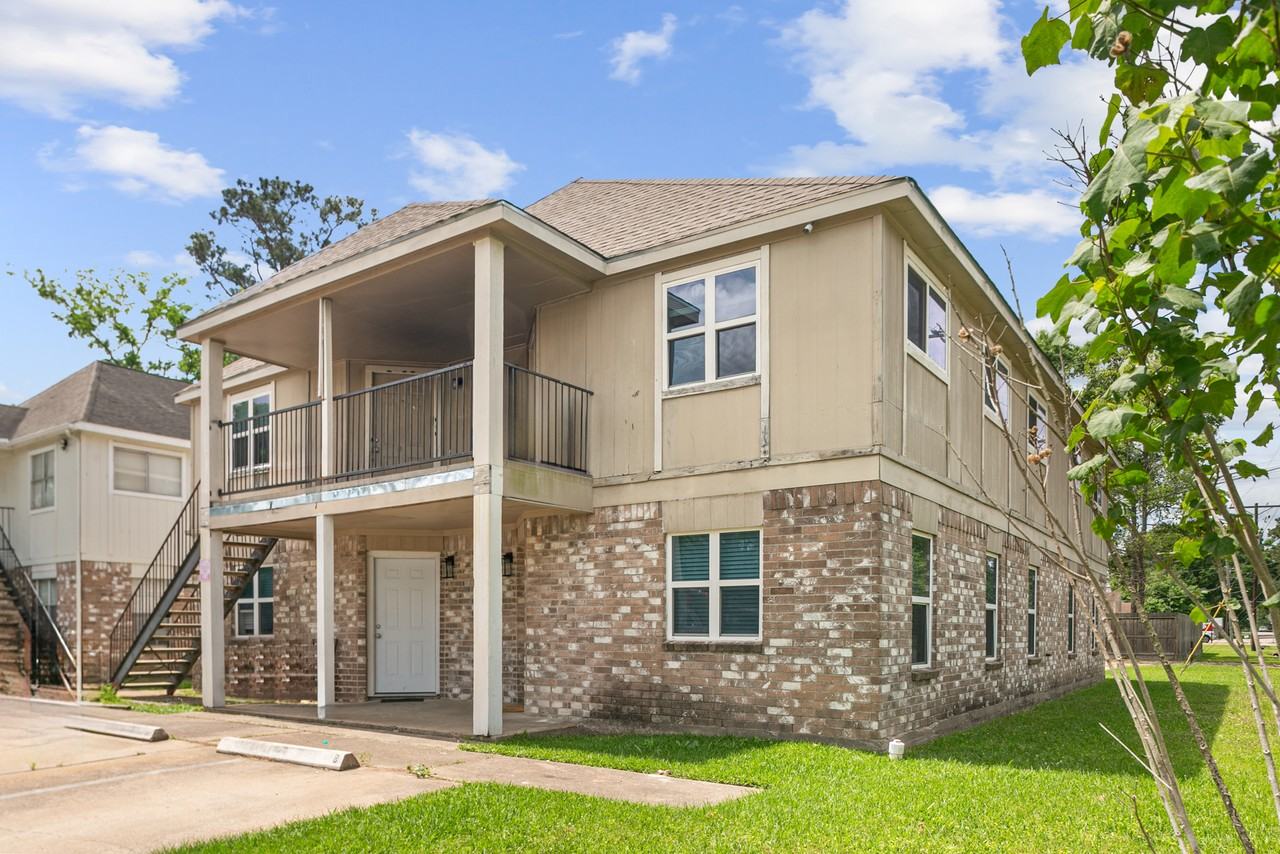 700 Lyle West Ave #D - Photo 2 of 10