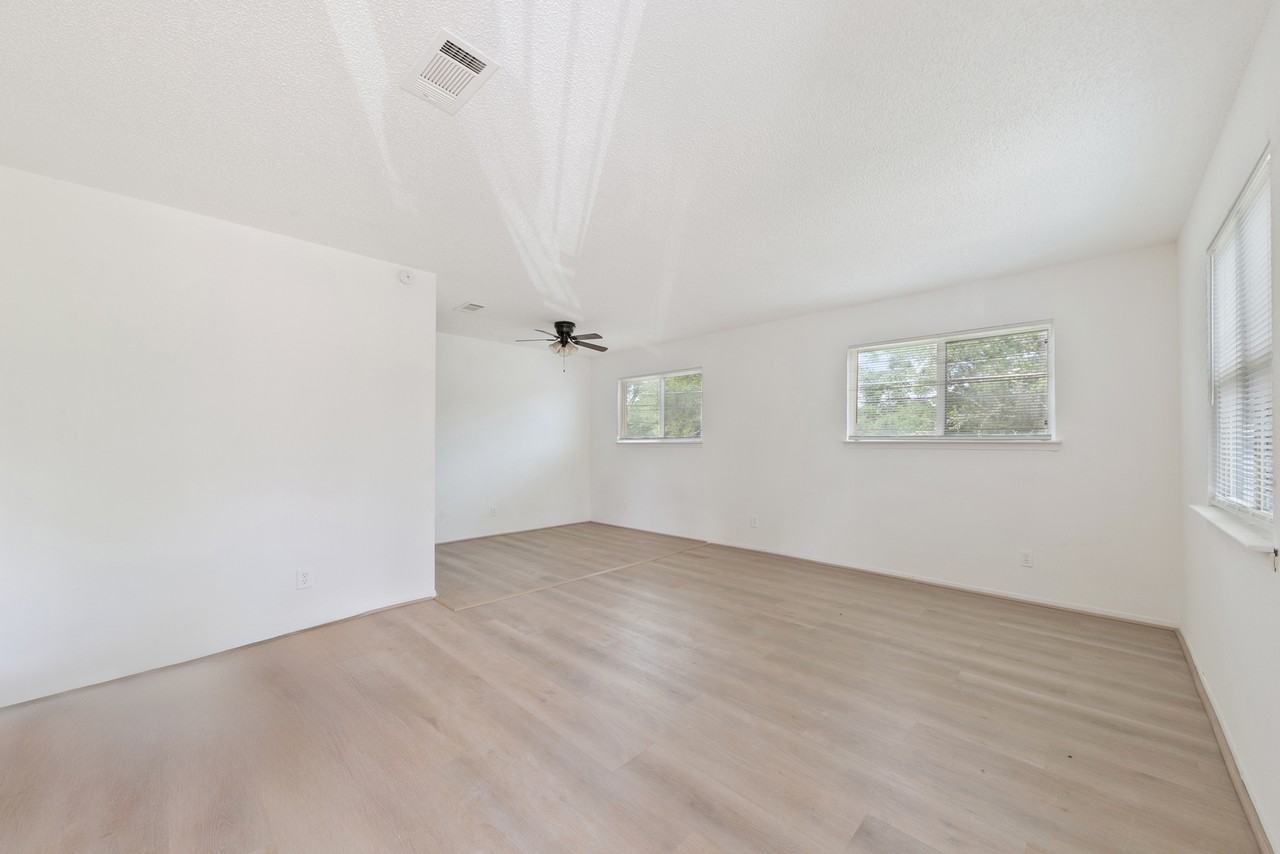 700 Lyle West Ave #D - Photo 3 of 10