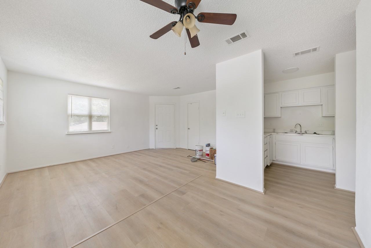 700 Lyle West Ave #D - Photo 5 of 10