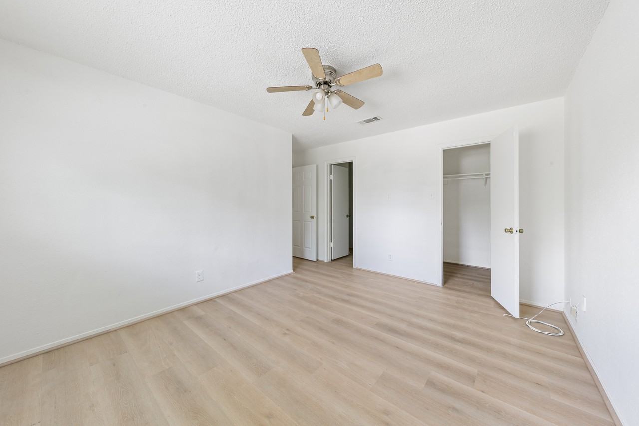 700 Lyle West Ave #D - Photo 7 of 10