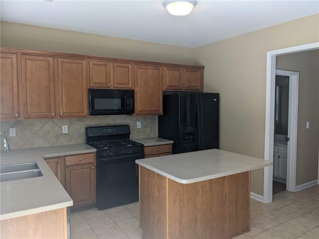 8730 Radford Ln - Photo 5 of 25