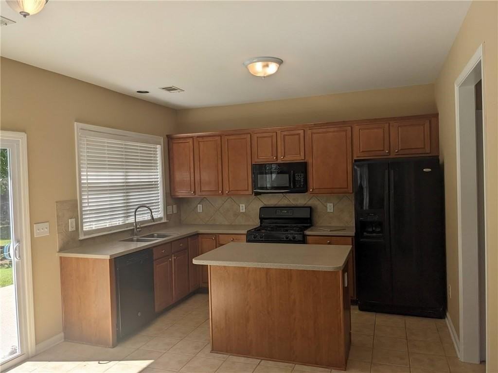 8730 Radford Ln - Photo 6 of 25