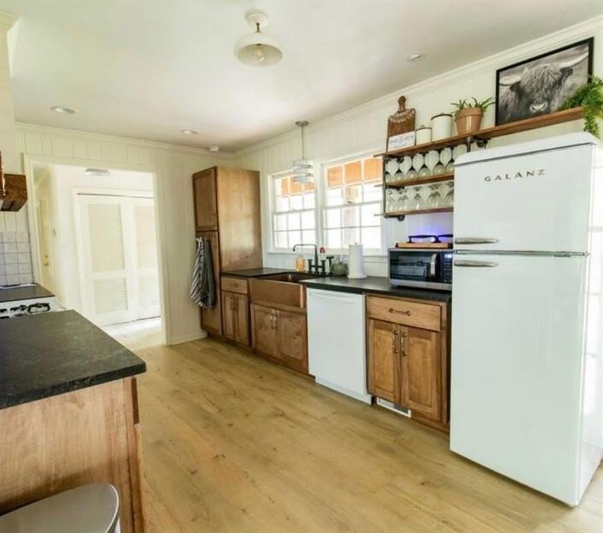 728 S Mccollum Dr - Photo 5 of 26