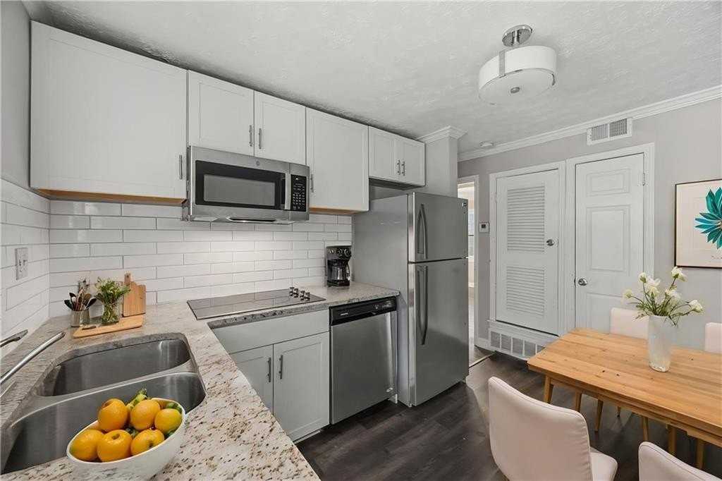 21 Delmont Dr Ne #3 - Photo 5 of 13