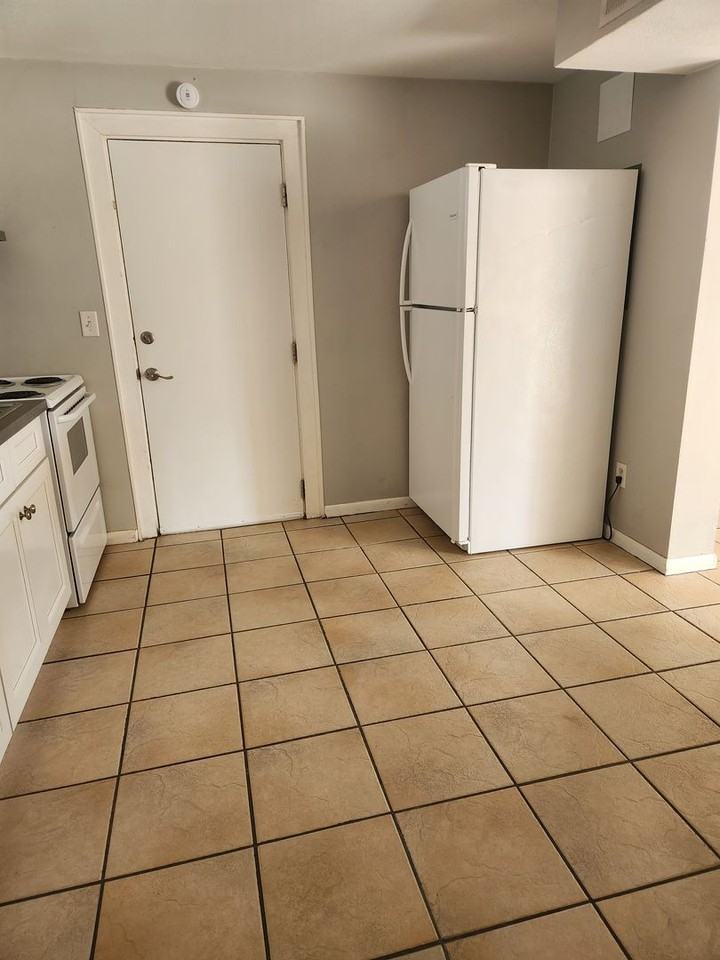 2805B 1st Ave - Photo 7 of 34