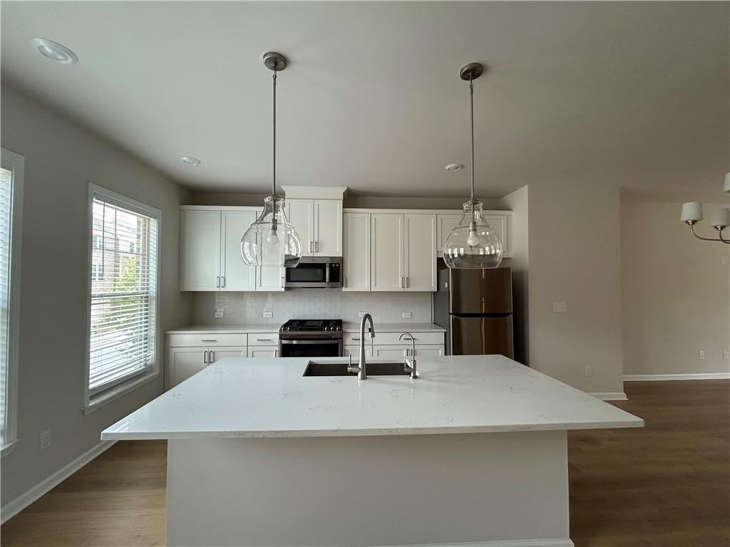 3715 Davis Cir - Photo 2 of 20