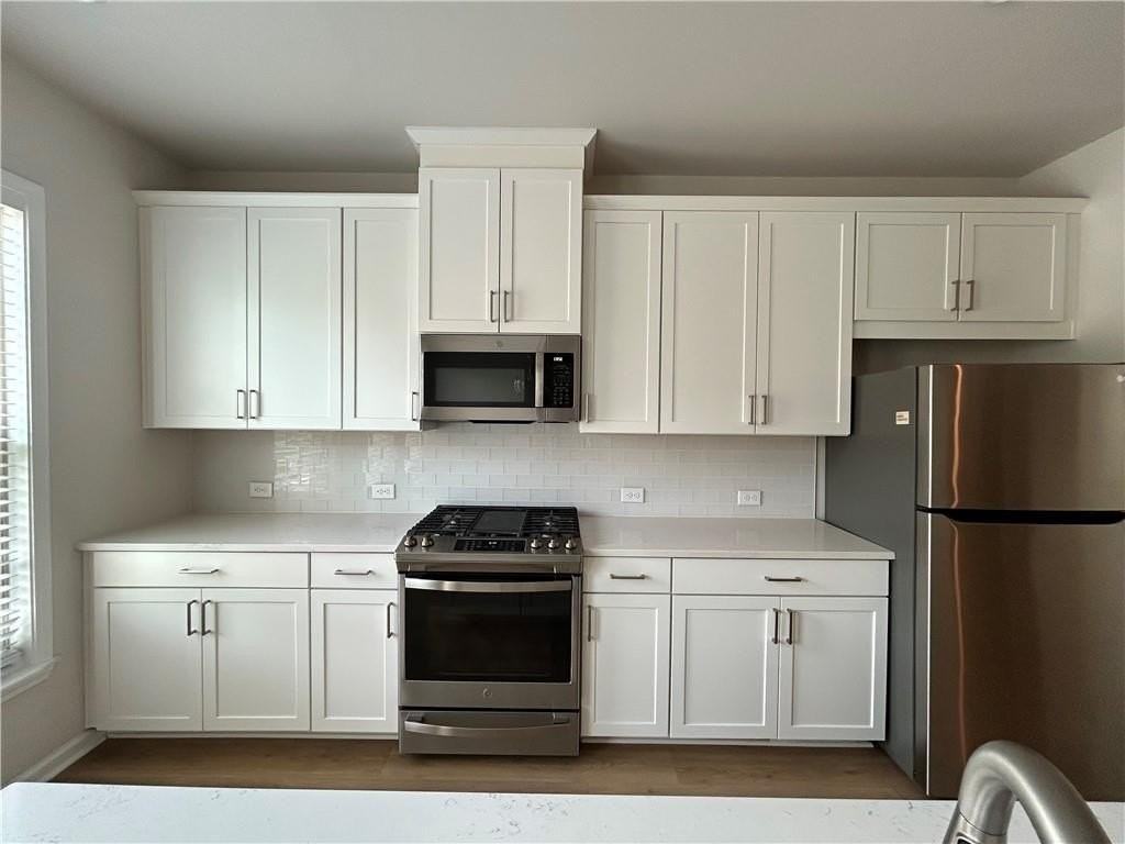 3715 Davis Cir - Photo 3 of 20