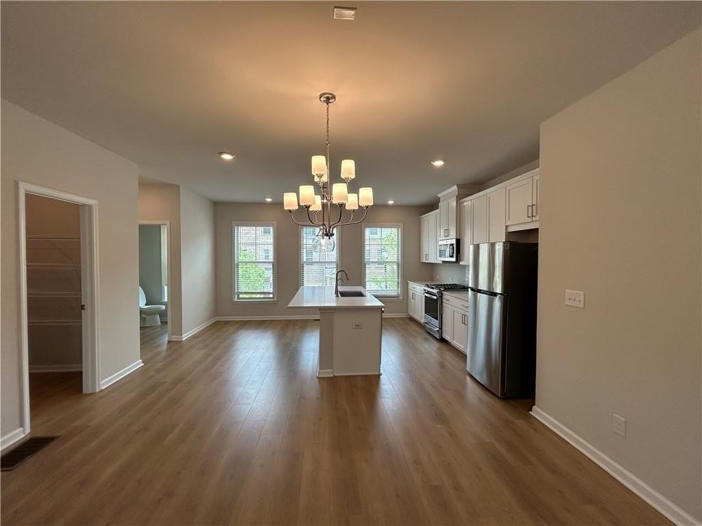 3715 Davis Cir - Photo 5 of 20