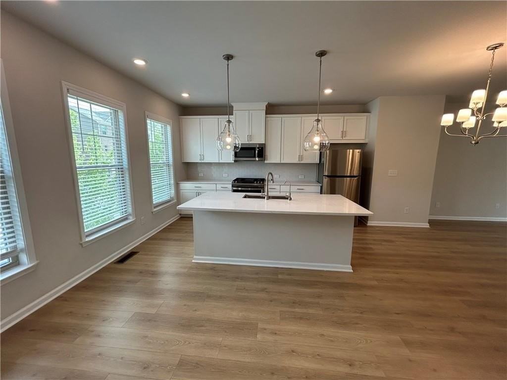 3715 Davis Cir - Photo 6 of 20